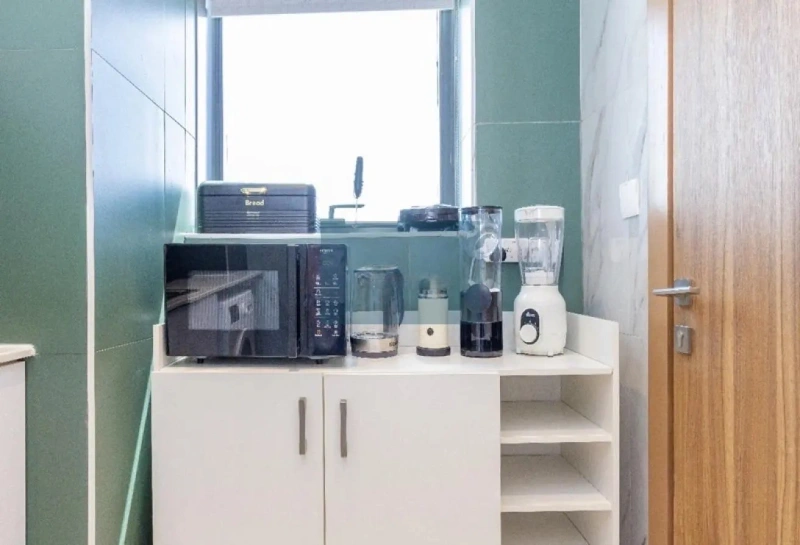 Moderne 1-Schlafzimmer-Wohnung mit Balkon &amp; elegantem Interieur im Blue Waves Tower in Dubai Land