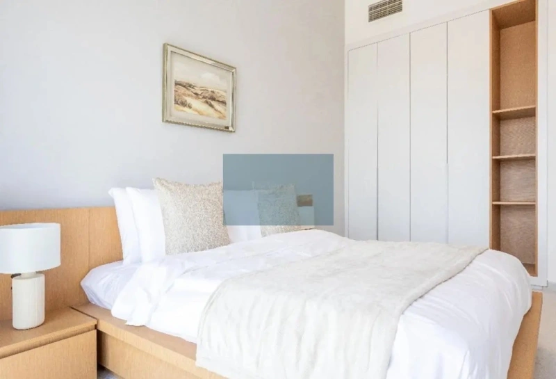 Moderne 1-Schlafzimmer-Wohnung mit Balkon &amp; elegantem Interieur im Blue Waves Tower in Dubai Land