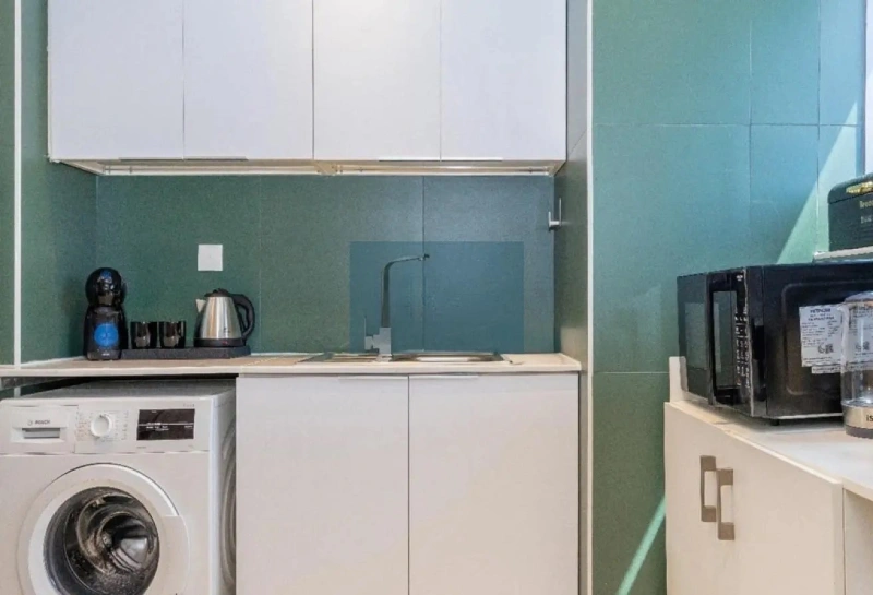 Moderne 1-Schlafzimmer-Wohnung mit Balkon &amp; elegantem Interieur im Blue Waves Tower in Dubai Land