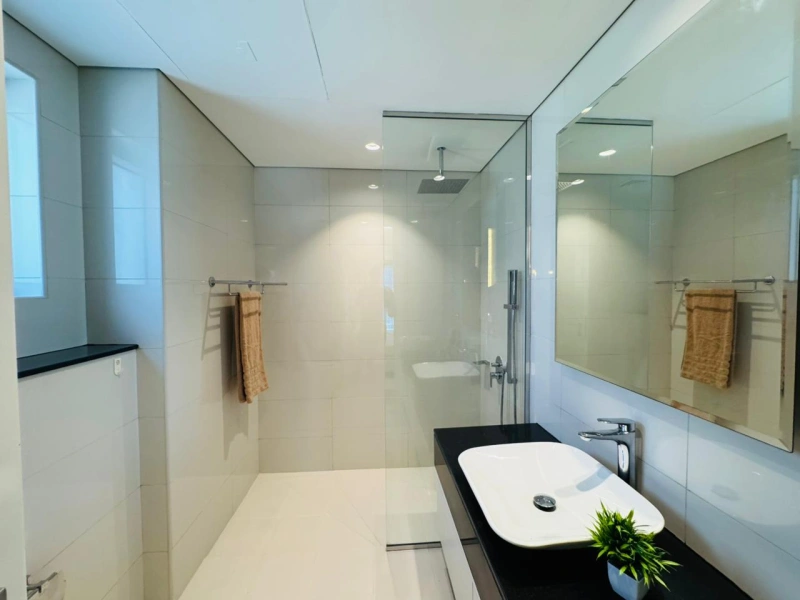 Atemberaubende 3-Zimmer-Wohnung mit High-End-Finishes bereit zu bewegen-in