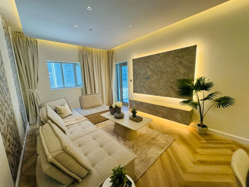 Atemberaubende 3-Zimmer-Wohnung mit High-End-Finishes bereit zu bewegen-in