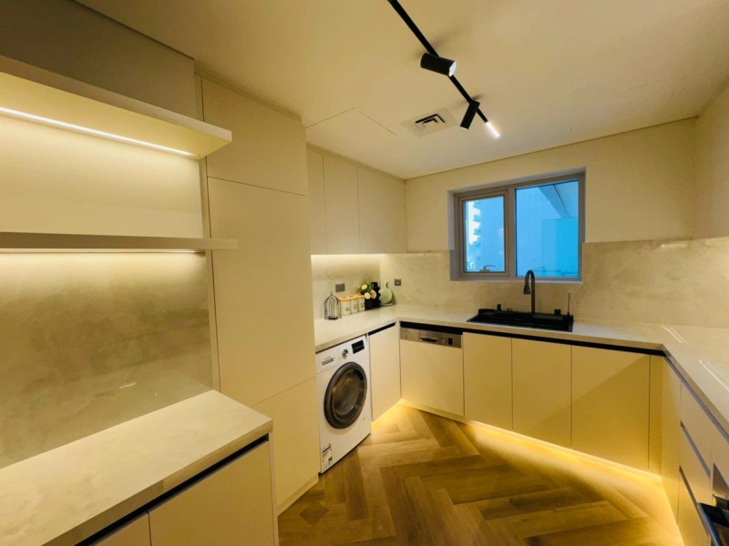 Atemberaubende 3-Zimmer-Wohnung mit High-End-Finishes bereit zu bewegen-in