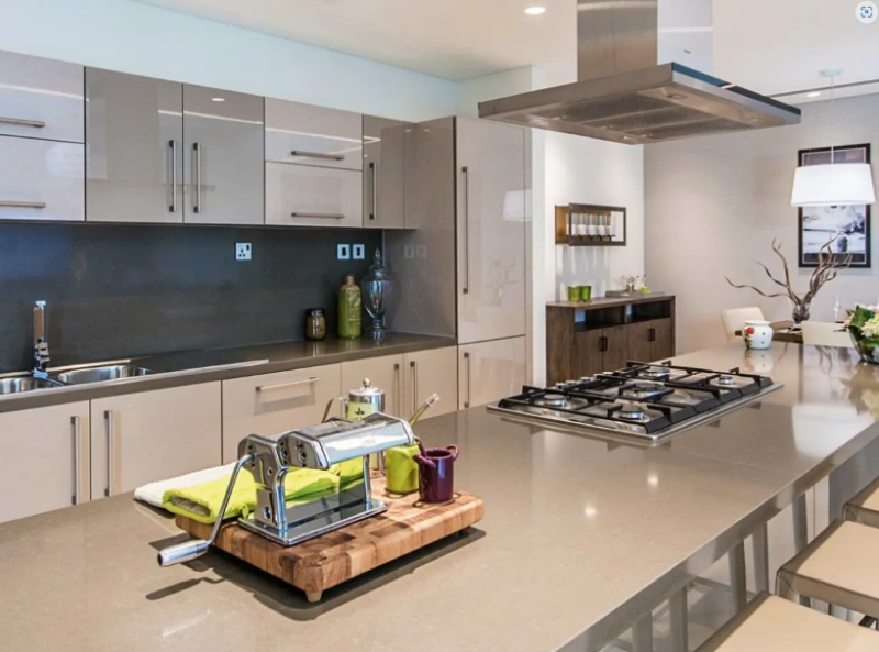 Geräumiges Luxus-Apartment mit vier Schlafzimmern und großem Wohnbereich in Top-Lage!