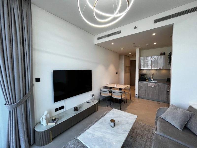 Elegantes Apartment mit traumhaftem Blick in Sobha Hartland Waves - Downtown und Gemeinschaftsblick.