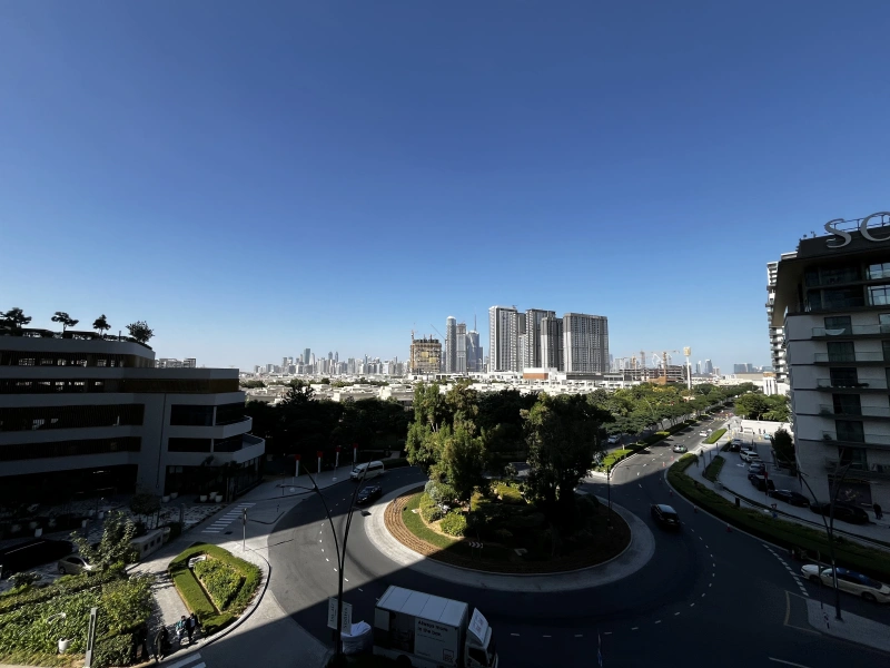 Elegantes Apartment mit traumhaftem Blick in Sobha Hartland Waves - Downtown und Gemeinschaftsblick.