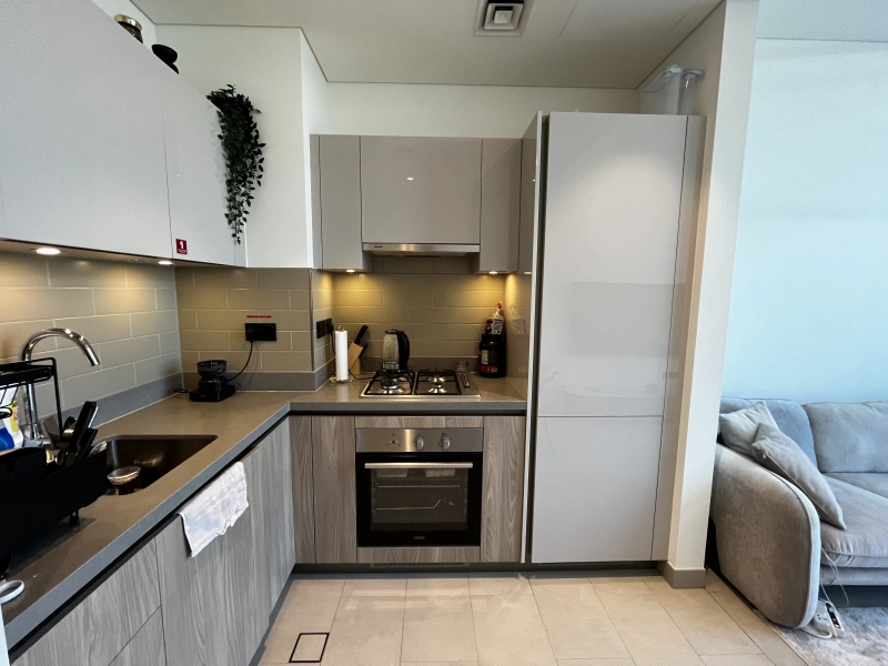 Elegantes Apartment mit traumhaftem Blick in Sobha Hartland Waves - Downtown und Gemeinschaftsblick.