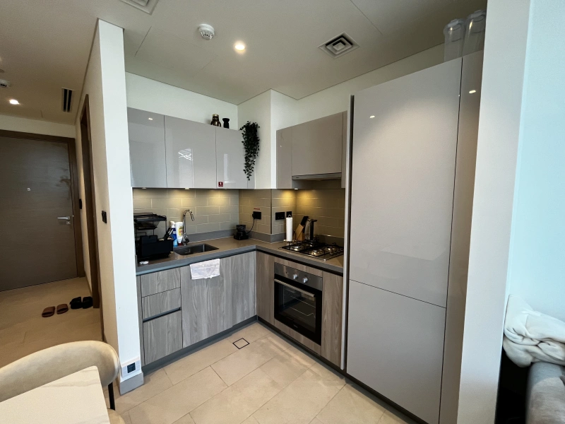 Elegantes Apartment mit traumhaftem Blick in Sobha Hartland Waves - Downtown und Gemeinschaftsblick.