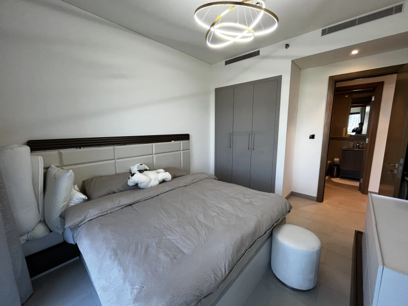 Elegantes Apartment mit traumhaftem Blick in Sobha Hartland Waves - Downtown und Gemeinschaftsblick.