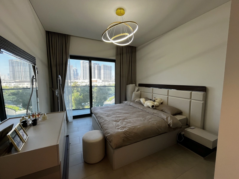 Elegantes Apartment mit traumhaftem Blick in Sobha Hartland Waves - Downtown und Gemeinschaftsblick.