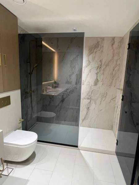 Moderne Luxuswohnung mit 2 Schlafzimmern - komplett möbliert!