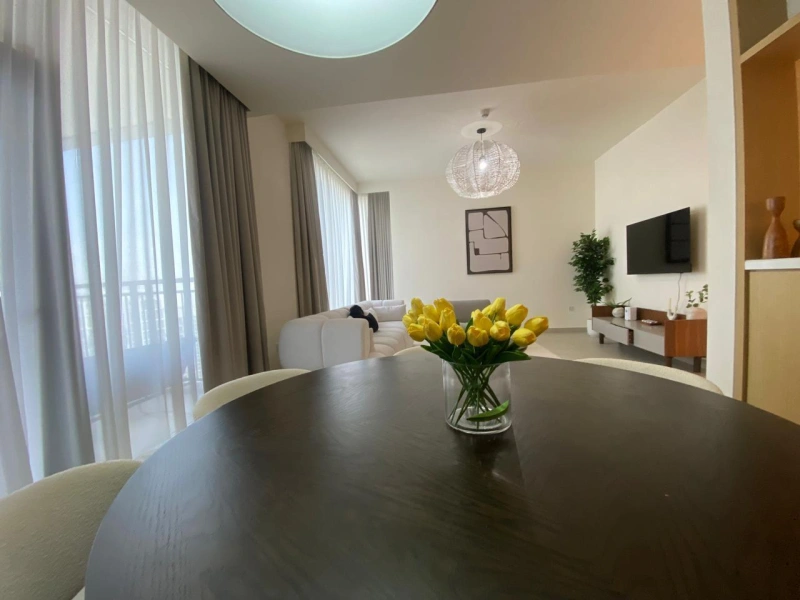 3 Schlafzimmer Wohnung mit atemberaubendem Creek-Blick - Ihr neues Zuhause!