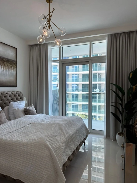 Geräumige 4-Zimmer Wohnung mit Dienstzimmer, voll möbliert und Einbauküche!