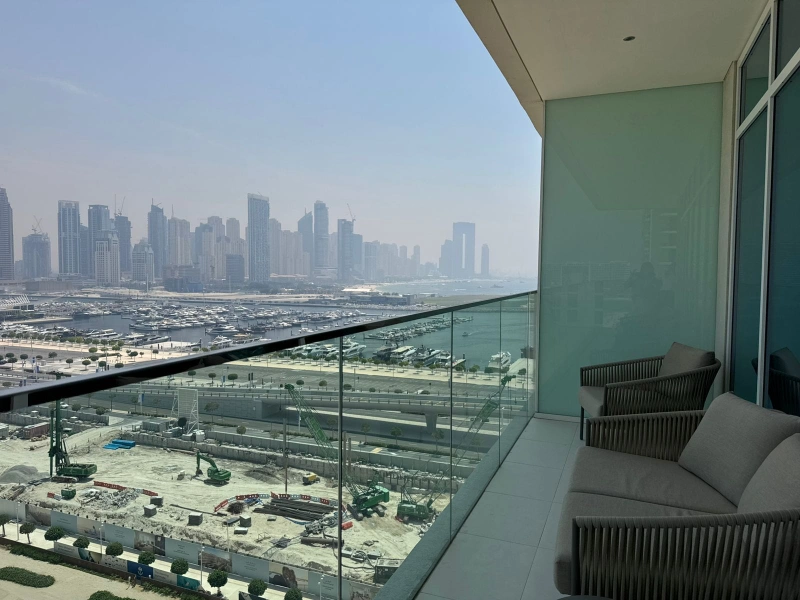 Geräumige 4-Zimmer Wohnung mit Dienstzimmer, voll möbliert und Einbauküche!