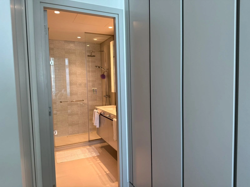 Geräumige 4-Zimmer Wohnung mit Dienstzimmer, voll möbliert und Einbauküche!