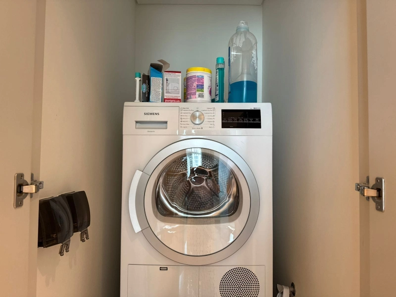 Geräumige 4-Zimmer Wohnung mit Dienstzimmer, voll möbliert und Einbauküche!