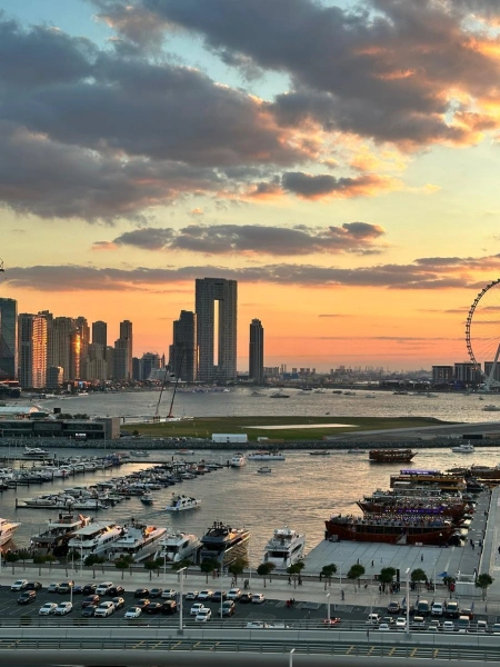 Geräumige 4-Zimmer Wohnung mit Dienstzimmer, voll möbliert und Einbauküche!