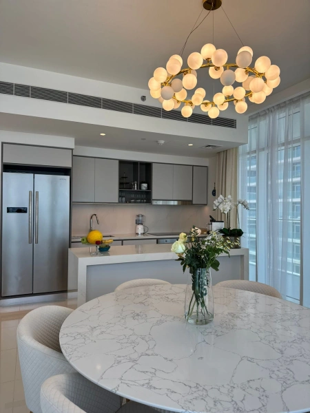 Geräumige 4-Zimmer Wohnung mit Dienstzimmer, voll möbliert und Einbauküche!