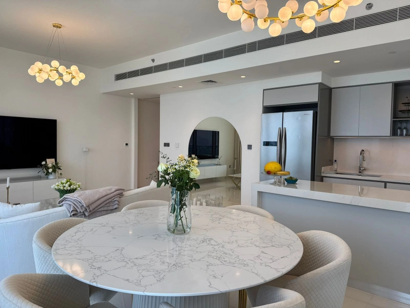 Geräumige 4-Zimmer Wohnung mit Dienstzimmer, voll möbliert und Einbauküche!