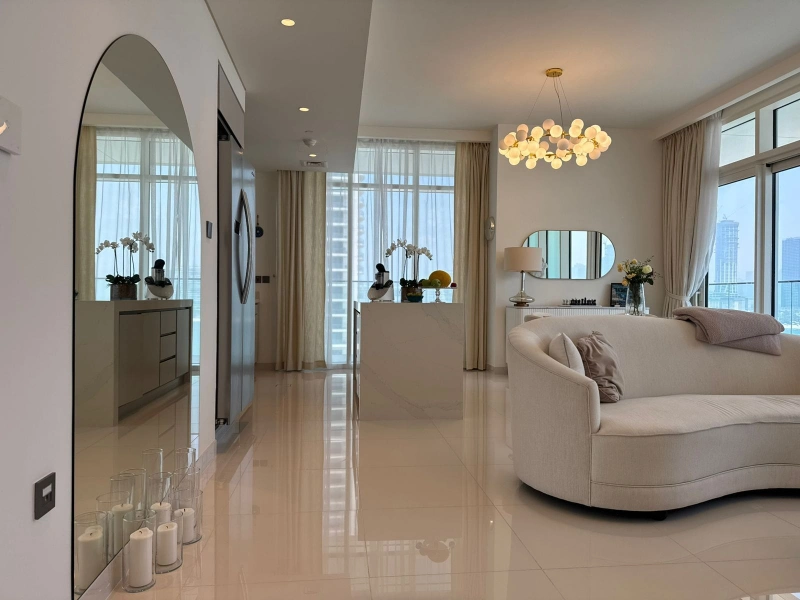 Geräumige 4-Zimmer Wohnung mit Dienstzimmer, voll möbliert und Einbauküche!