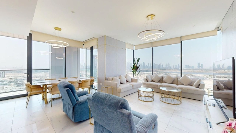 Luxuriöses voll möbliertes 4-Zimmer-Penthouse mit Zimmer für die Dienstmädchen und eigenem Bad