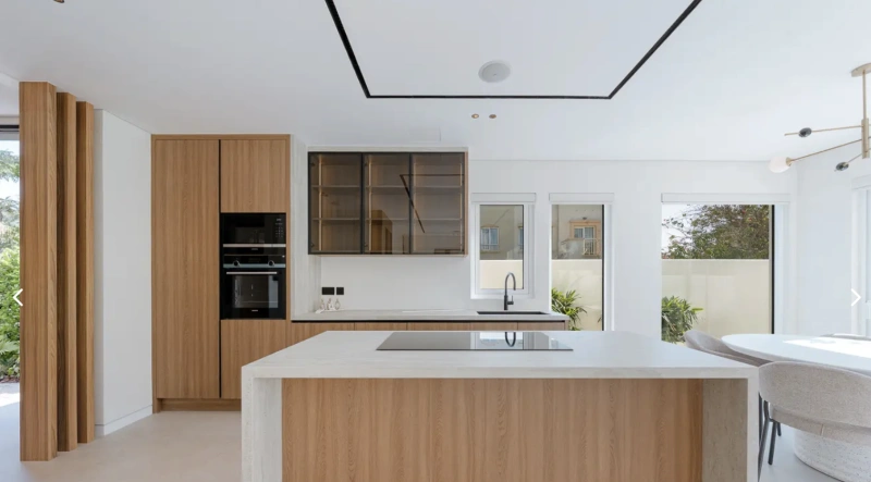 Luxuriöse Villa mit 3 Schlafzimmern, Pool und Sandgarten in exklusiver Lage!