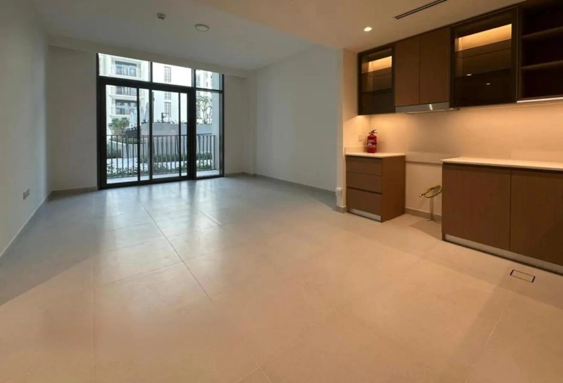 Modernes Apartment mit einem Schlafzimmer, elegantem Design und stilvollen Annehmlichkeiten