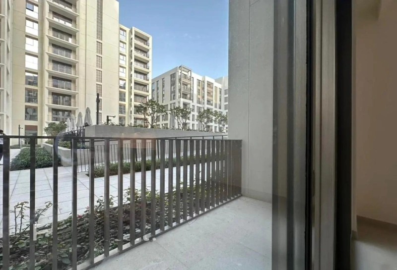 Modernes Apartment mit einem Schlafzimmer, elegantem Design und stilvollen Annehmlichkeiten