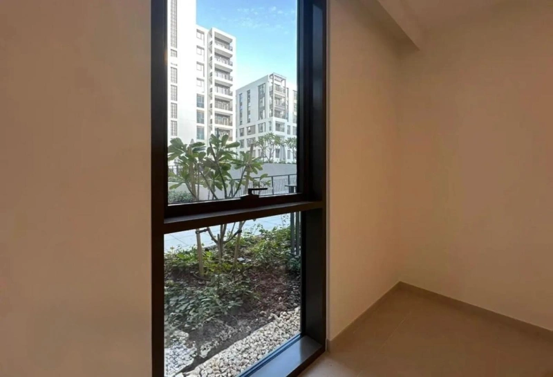 Modernes Apartment mit einem Schlafzimmer, elegantem Design und stilvollen Annehmlichkeiten