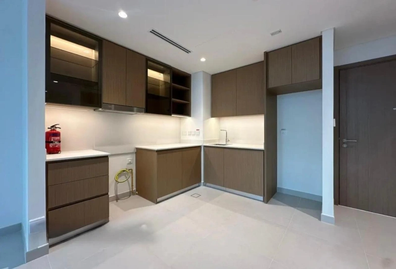 Modernes Apartment mit einem Schlafzimmer, elegantem Design und stilvollen Annehmlichkeiten