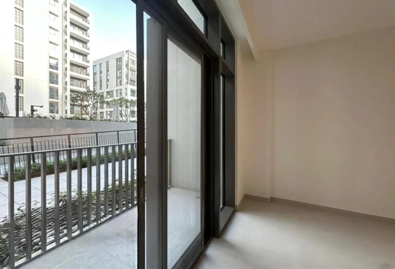 Modernes Apartment mit einem Schlafzimmer, elegantem Design und stilvollen Annehmlichkeiten