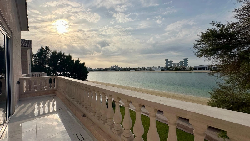 5BR Signature Villa Frond C Palm Jumeirah - Blick auf Atlantis