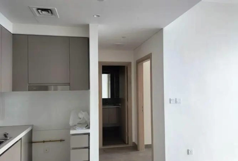 Zeitgenössisches Ein-Zimmer-Apartment mit modernem Design