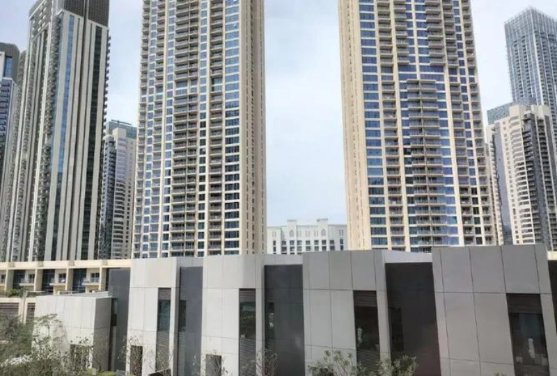 Zeitgenössisches Ein-Zimmer-Apartment mit modernem Design