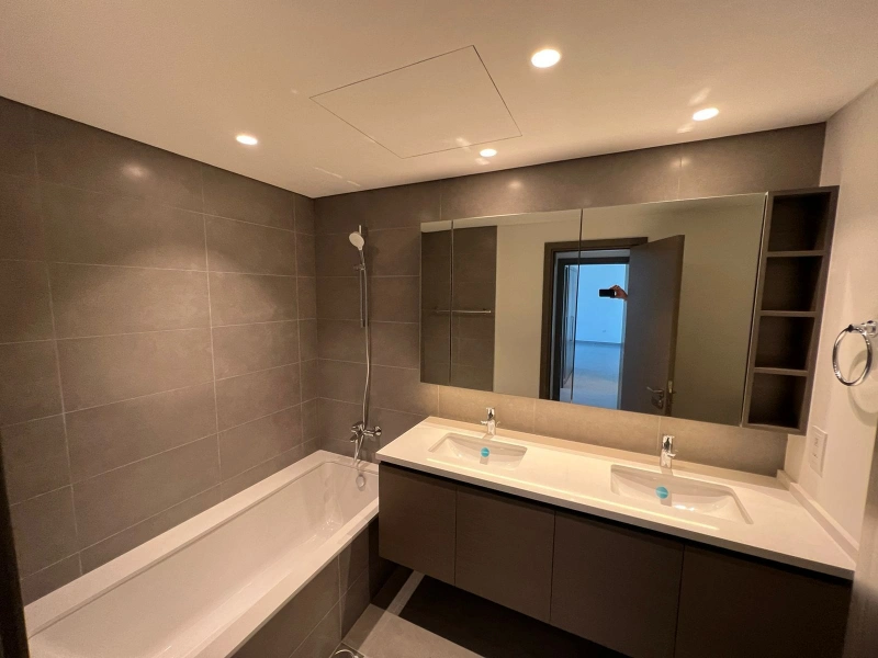 Luxuriöse 3-Zimmer-Wohnung mit Kanalblick im Creek Gate Tower 1