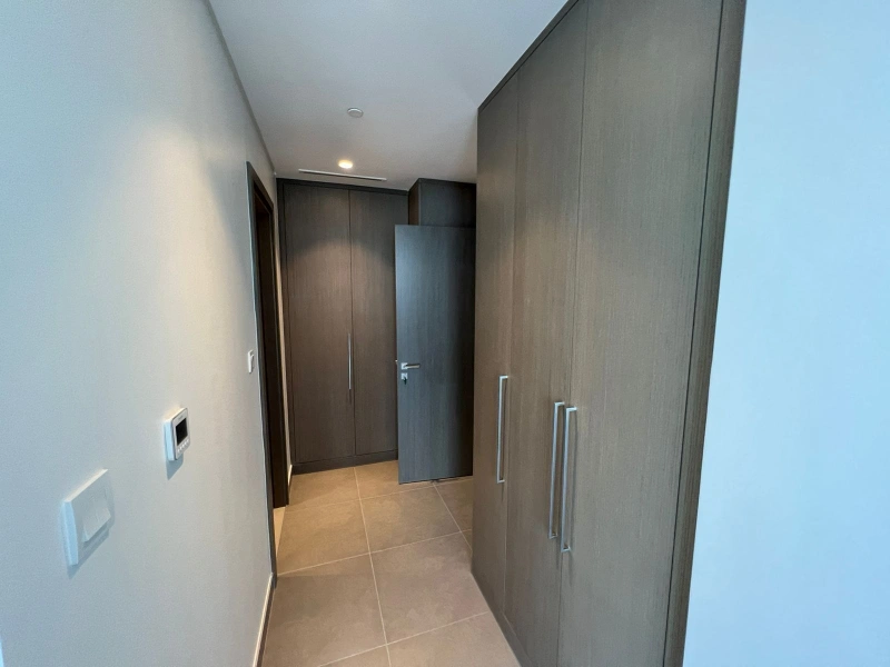 Luxuriöse 3-Zimmer-Wohnung mit Kanalblick im Creek Gate Tower 1