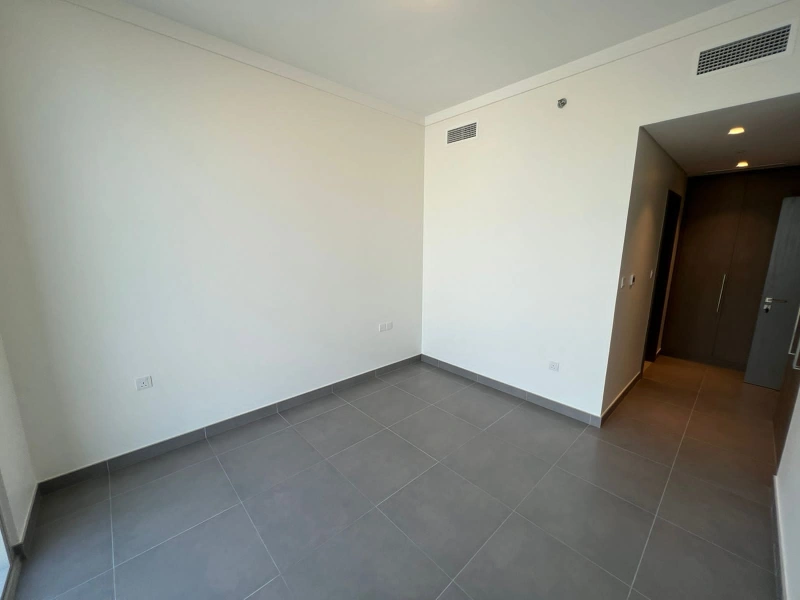 Luxuriöse 3-Zimmer-Wohnung mit Kanalblick im Creek Gate Tower 1