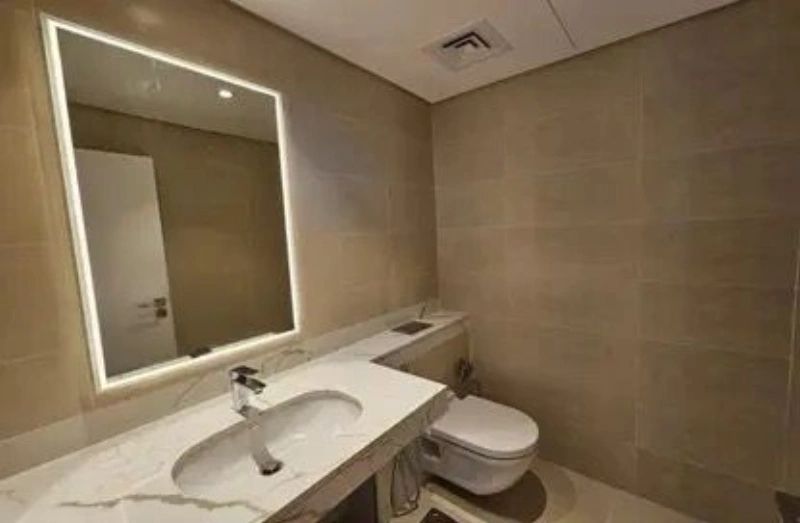 Lussuoso appartamento con 3 camere da letto e vista sul porto turistico e sul mare aperto