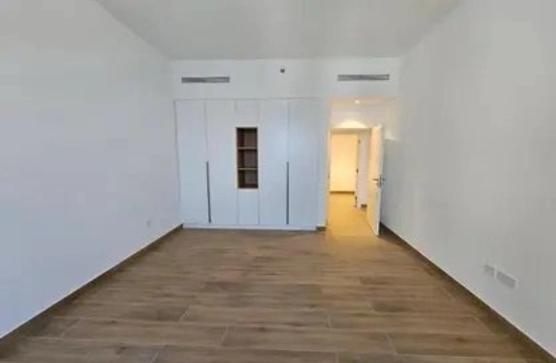 Lussuoso appartamento con 3 camere da letto e vista sul porto turistico e sul mare aperto