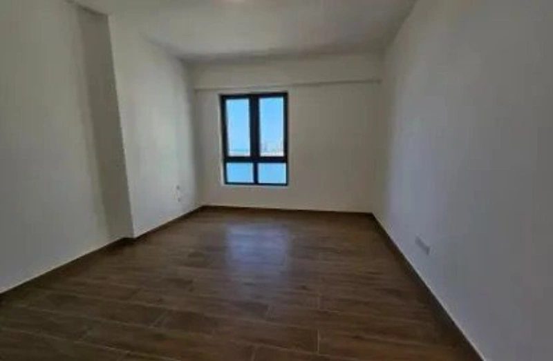 Lussuoso appartamento con 3 camere da letto e vista sul porto turistico e sul mare aperto