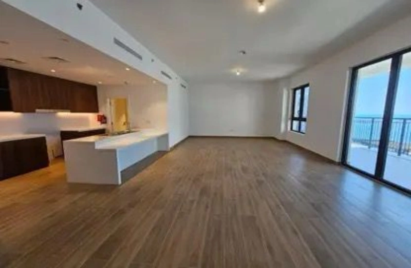 Lussuoso appartamento con 3 camere da letto e vista sul porto turistico e sul mare aperto