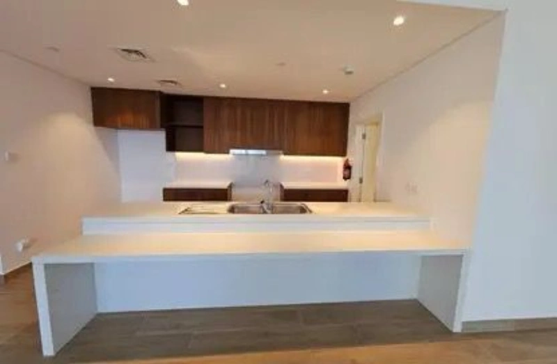 Lussuoso appartamento con 3 camere da letto e vista sul porto turistico e sul mare aperto