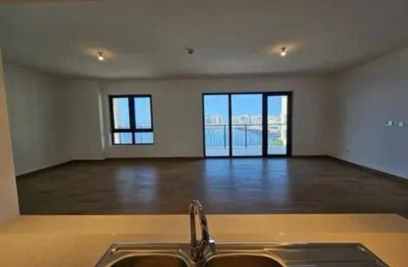 Lussuoso appartamento con 3 camere da letto e vista sul porto turistico e sul mare aperto