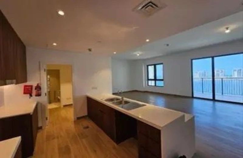 Lussuoso appartamento con 3 camere da letto e vista sul porto turistico e sul mare aperto