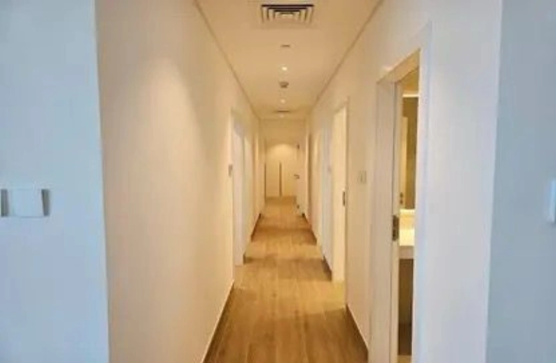 Lussuoso appartamento con 3 camere da letto e vista sul porto turistico e sul mare aperto