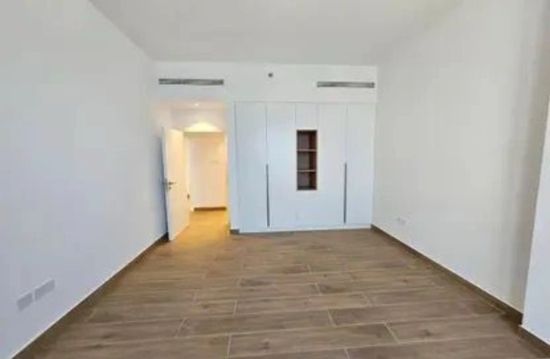 Lussuoso appartamento con 3 camere da letto e vista sul porto turistico e sul mare aperto