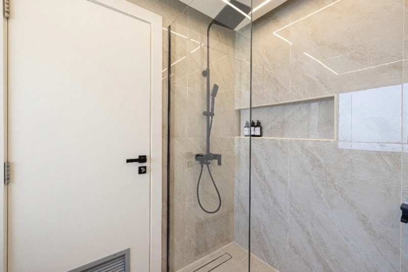 Stilvolle Drei-Zimmer-Wohnung mit Arbeitszimmer - Moderne Design-Highlights