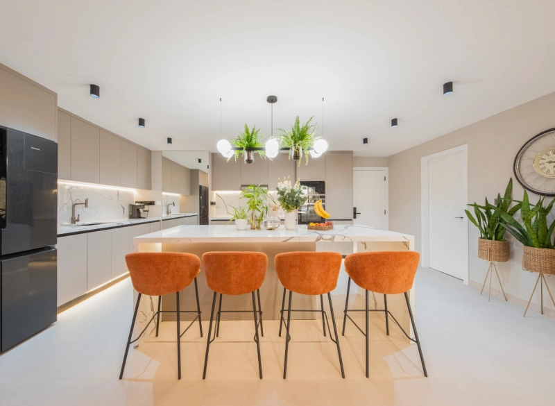 Vollständig möbliertes Luxus-Apartment mit 4 Schlafzimmern und Arbeitszimmer