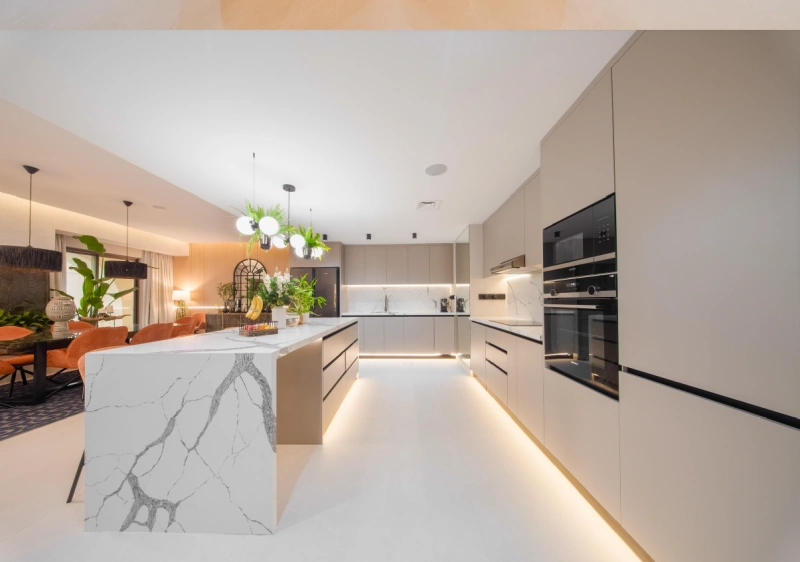 Vollständig möbliertes Luxus-Apartment mit 4 Schlafzimmern und Arbeitszimmer