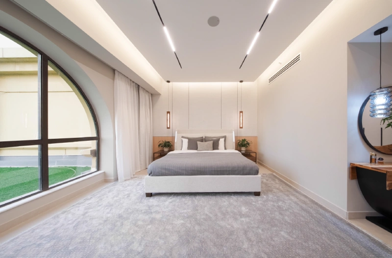 Vollständig möbliertes Luxus-Apartment mit 4 Schlafzimmern und Arbeitszimmer