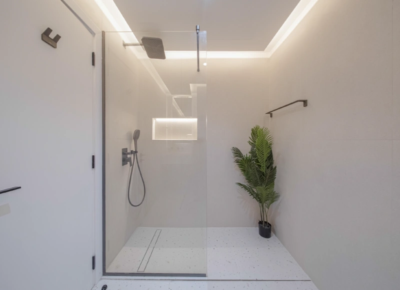 Vollständig möbliertes Luxus-Apartment mit 4 Schlafzimmern und Arbeitszimmer